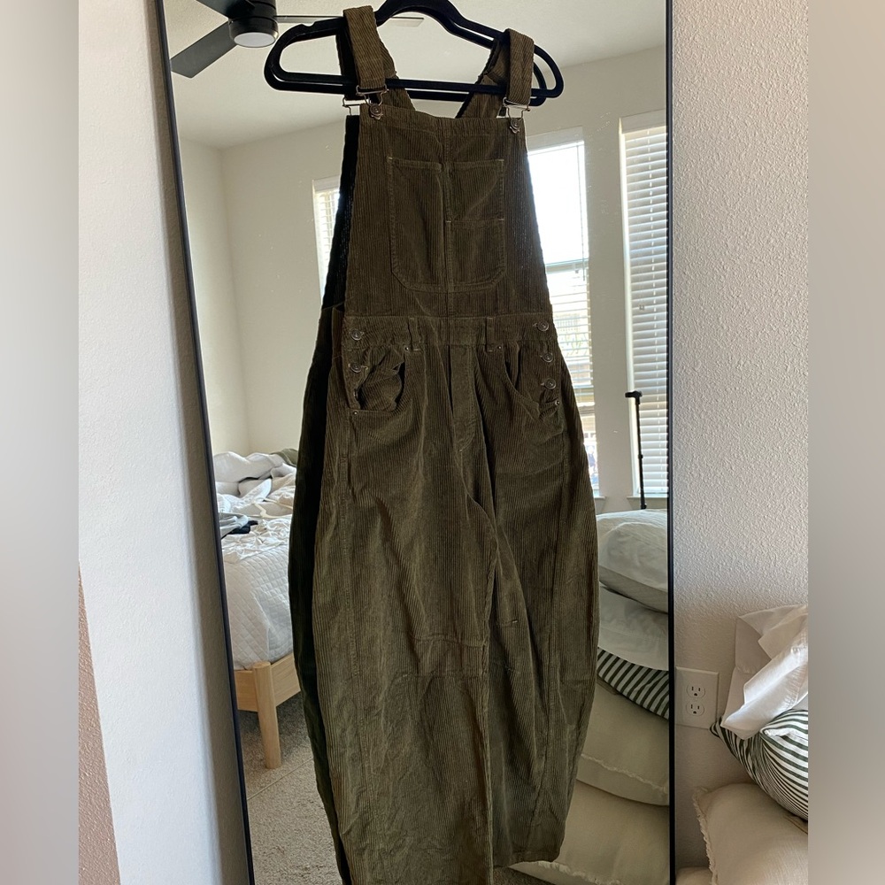 Free People / We The Free, Good Luck Barrel Overalls in Olive Corduroy, Size Sm
